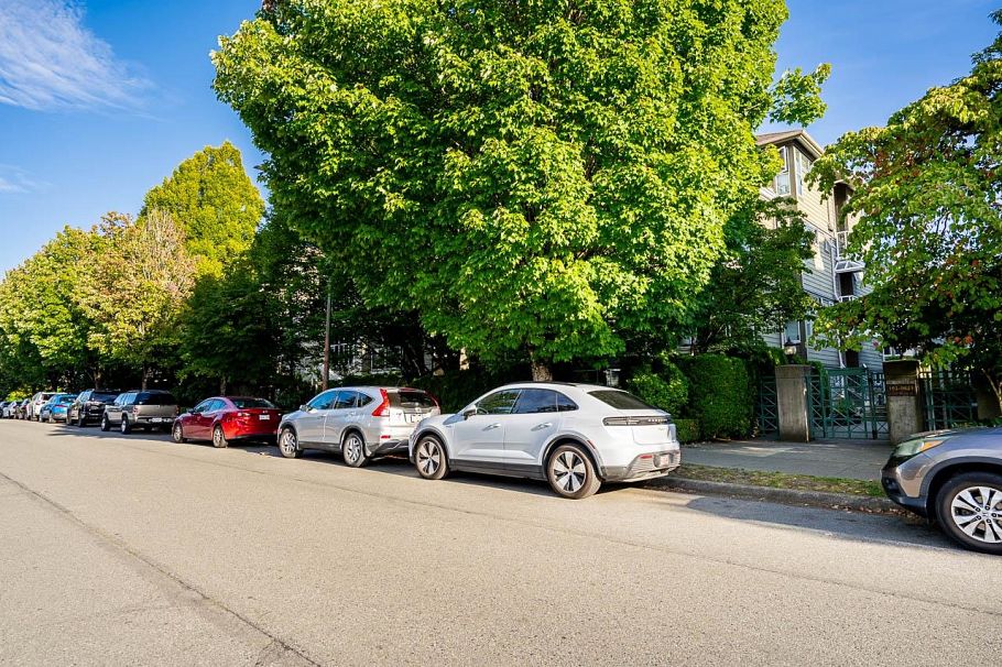 402 228 E 18th Avenue Vancouver, BC - 26