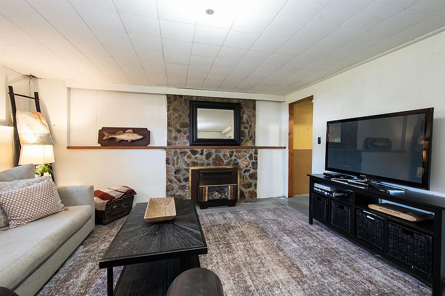 361 W 19th Street North Vancouver, BC - 16