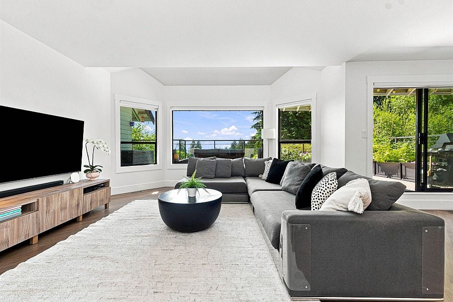 5723 Owl Court North Vancouver, BC - 3