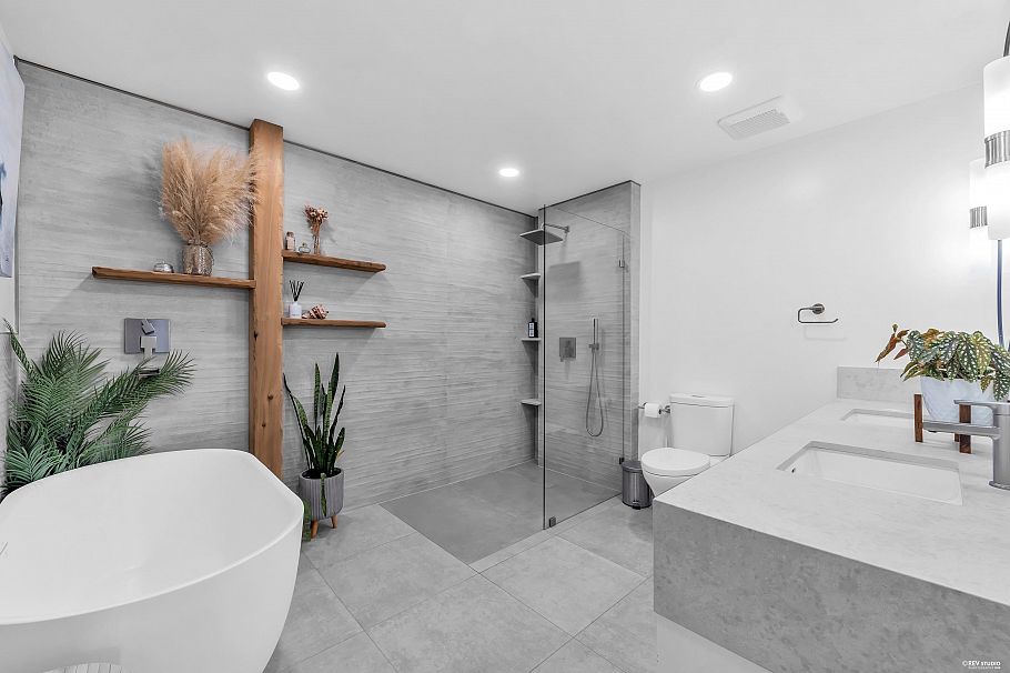 604 1500 Ostler Court North Vancouver, BC - 3