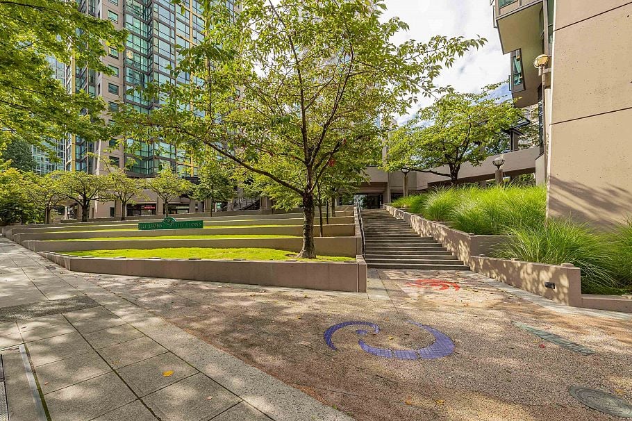 411 1367 Alberni Street Vancouver, BC - 27