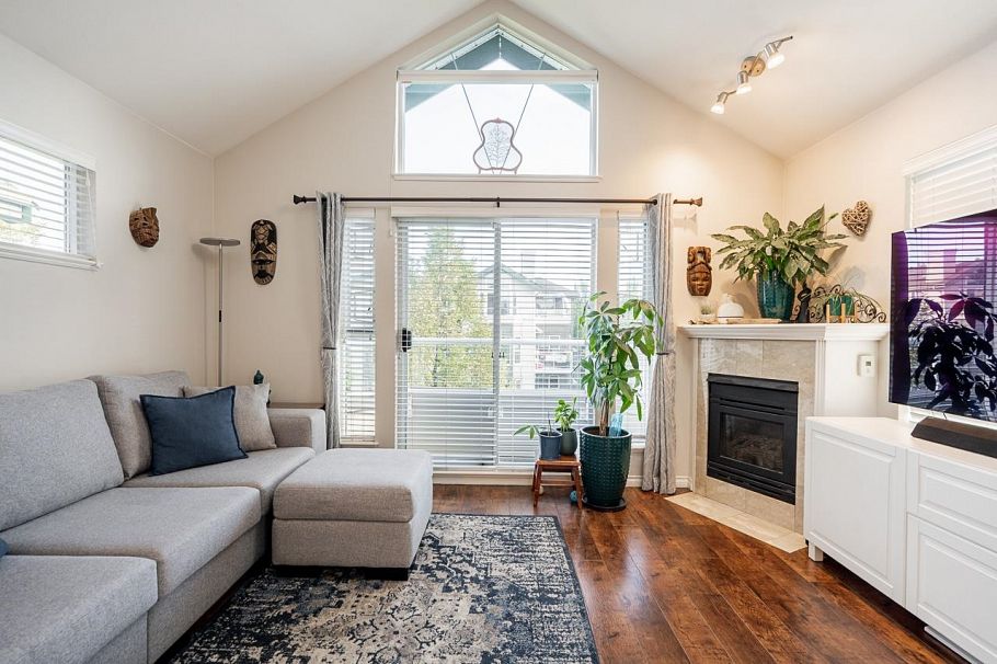 402 228 E 18th Avenue Vancouver, BC - 2