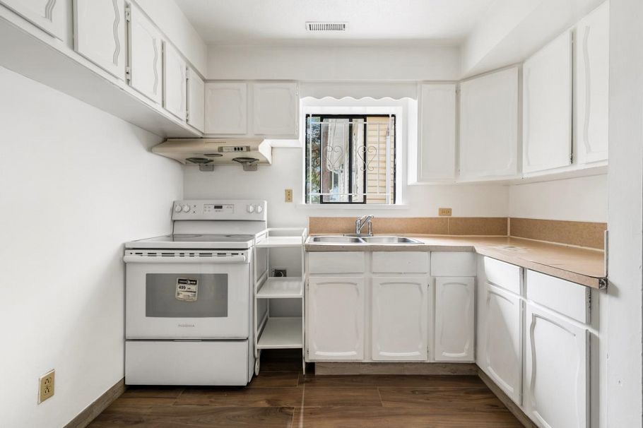 2539 E 34th Avenue Vancouver, BC - 5