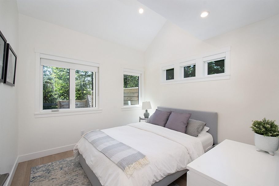 361 W 19th Street North Vancouver, BC - 31