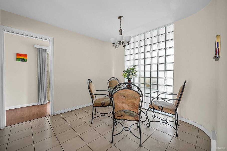 1945 W 44th Avenue Vancouver, BC - 9