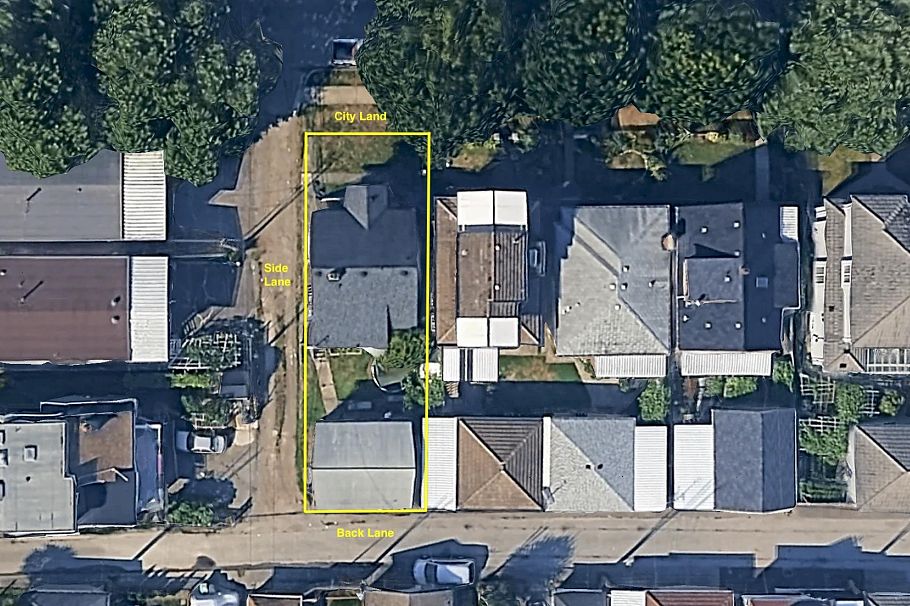 3006 E 25th Avenue Vancouver, BC - 4