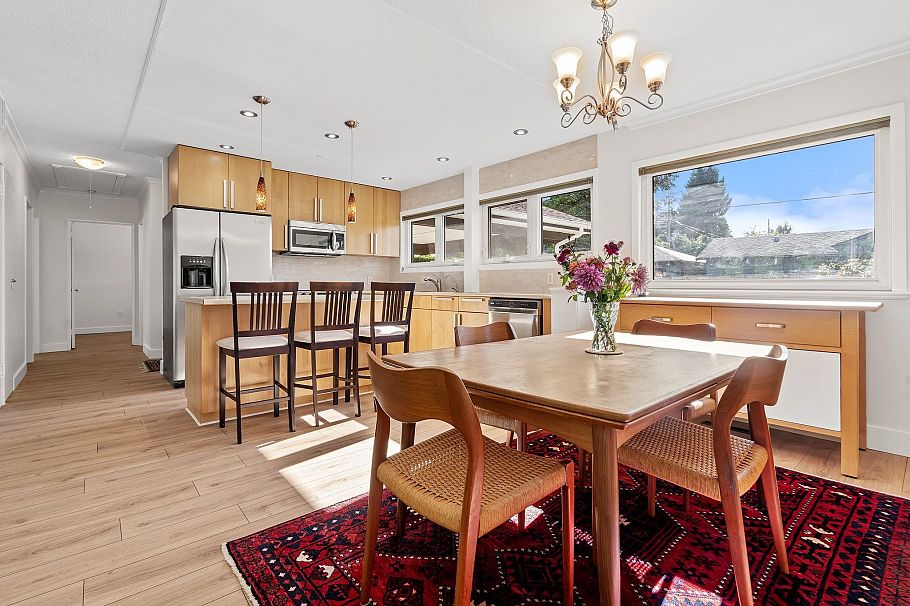 1216 Pinewood Crescent North Vancouver, BC - 9