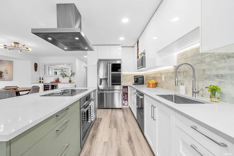 604 1500 Ostler Court North Vancouver, BC - 17