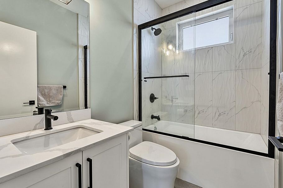 1324 W 15th Street North Vancouver, BC - 14