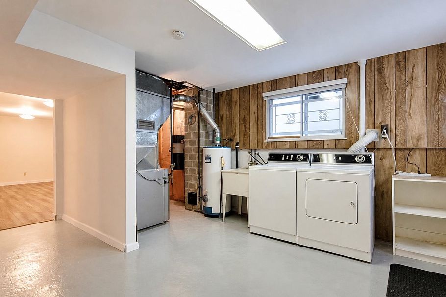 2748 E 6th Avenue Vancouver, BC - 32