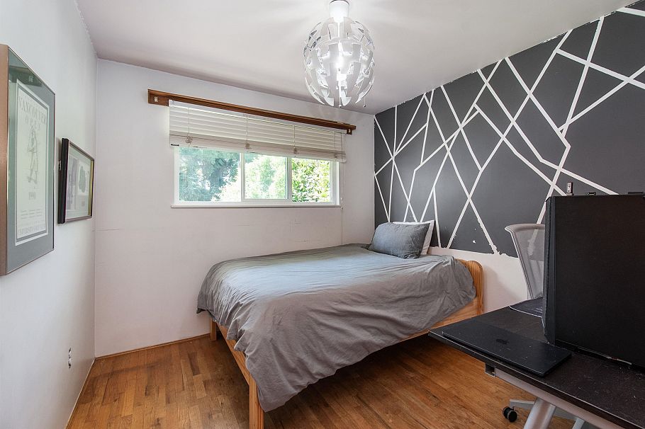 361 W 19th Street North Vancouver, BC - 12
