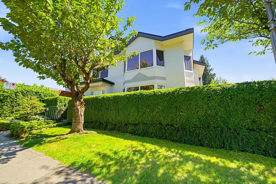 305 E 17th Street North Vancouver, BC - 3