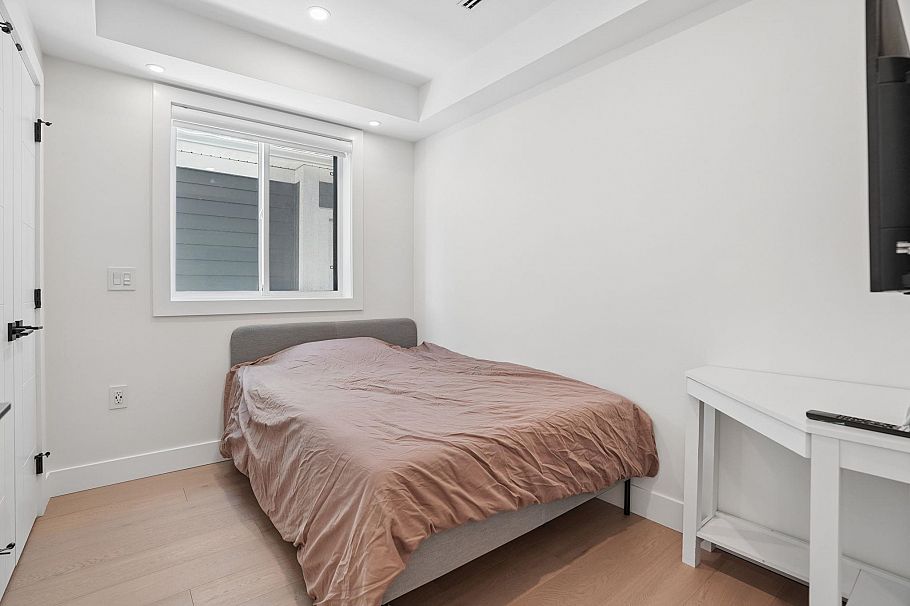 72 E 57th Avenue Vancouver, BC - 25