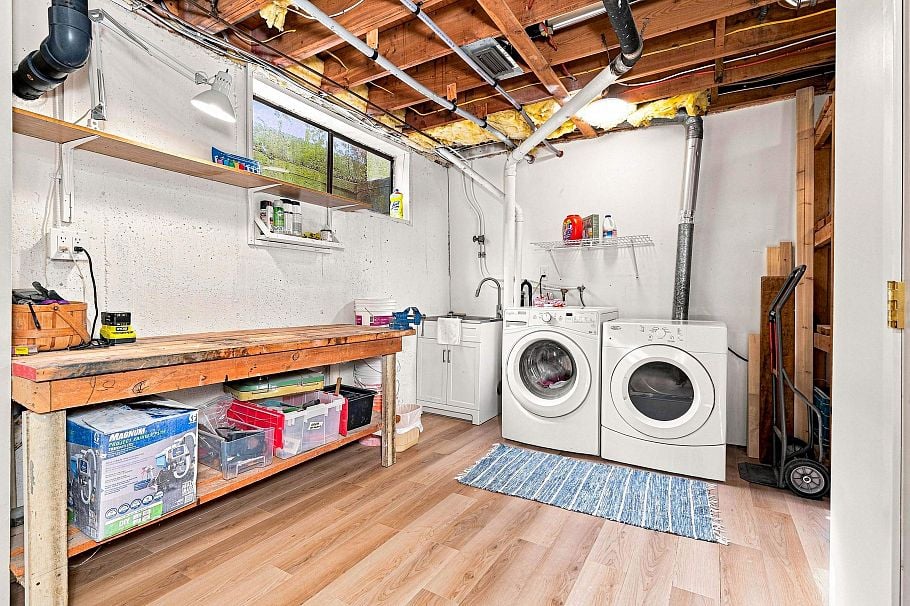 877 Old Lillooet Road North Vancouver, BC - 29
