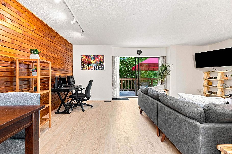 877 Old Lillooet Road North Vancouver, BC - 10