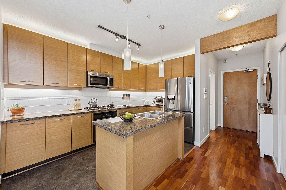 223 530 Raven Woods Drive North Vancouver, BC - 10