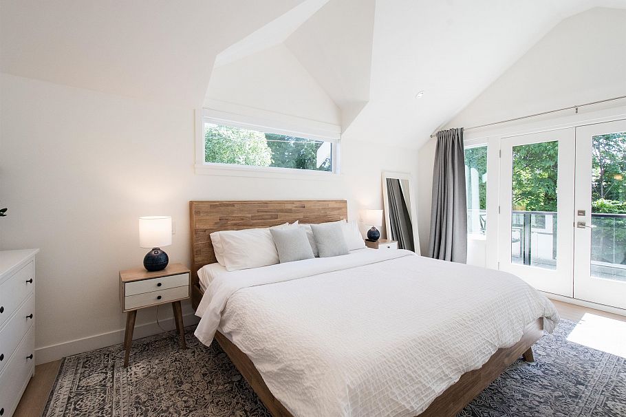361 W 19th Street North Vancouver, BC - 34