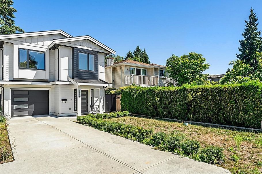 1324 W 15th Street North Vancouver, BC - 1