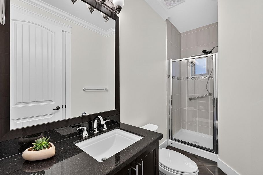 1010 E 55th Avenue Vancouver, BC - 18