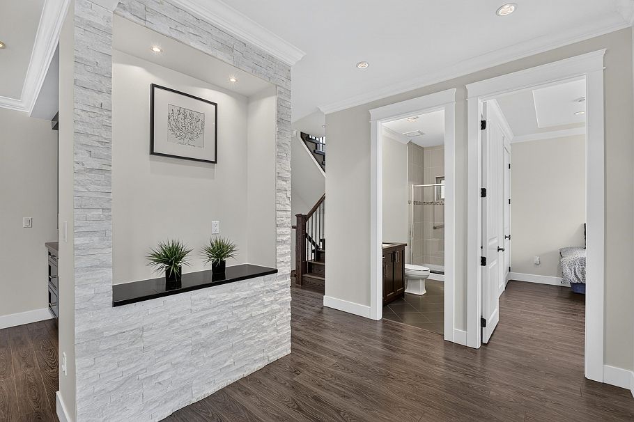 1010 E 55th Avenue Vancouver, BC - 3