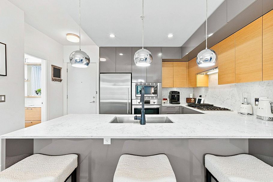 401 1327 Draycott Road North Vancouver, BC - 8