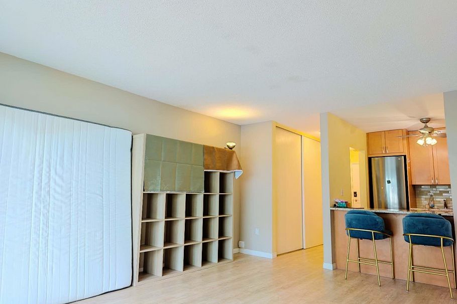 210 1545 E 2nd Avenue Vancouver, BC - 9