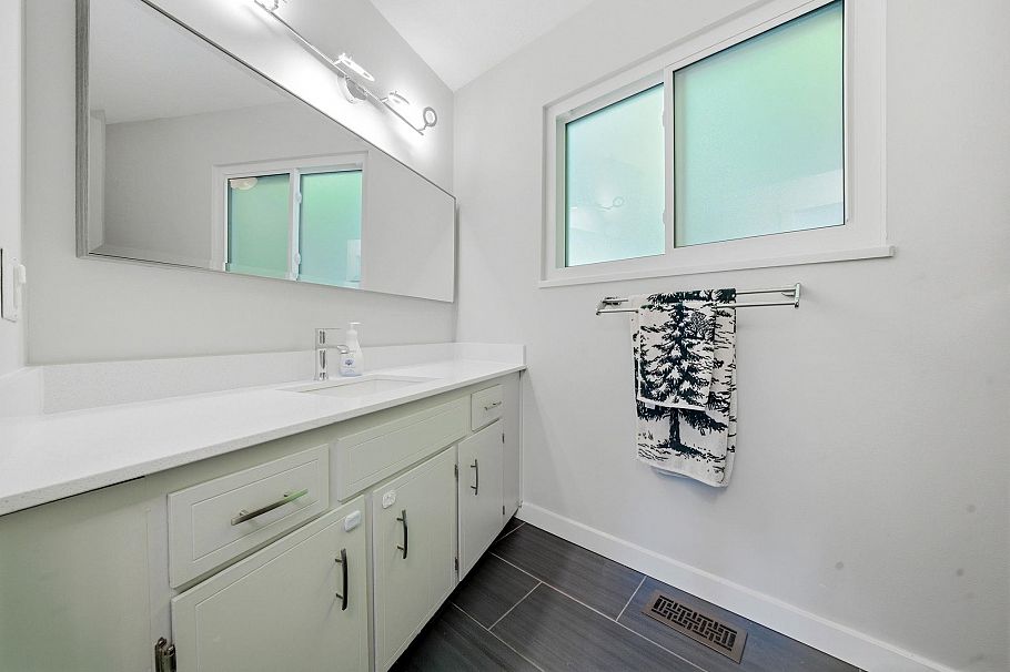 2086 Rivergrove Place North Vancouver, BC - 32