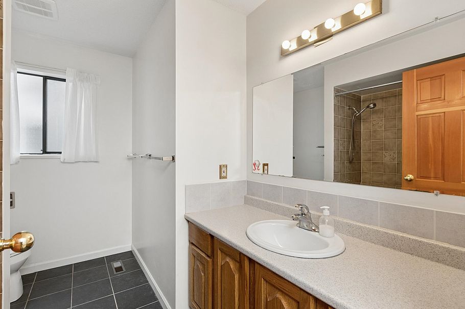 5609 White Pine Lane North Vancouver, BC - 27