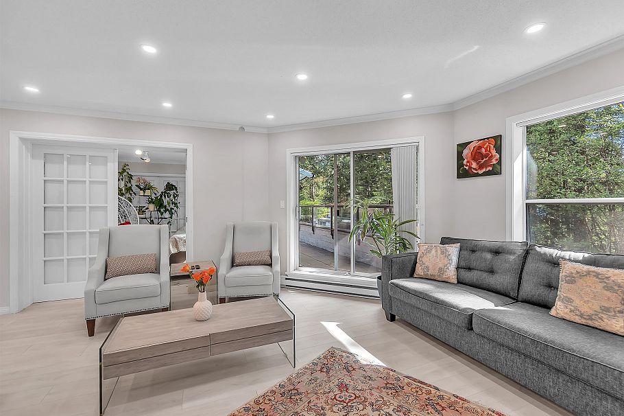 207 1500 Ostler Court North Vancouver, BC - 2