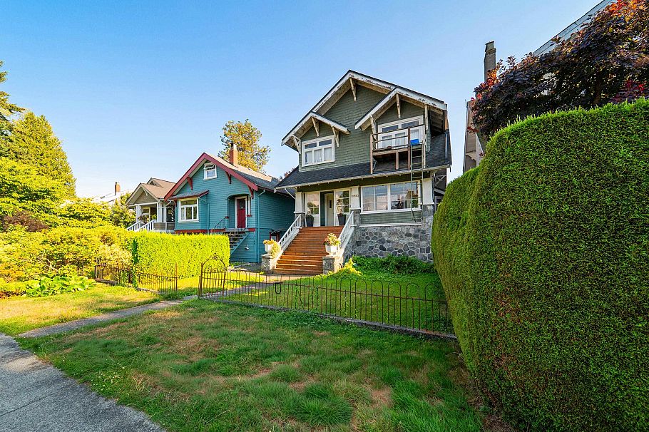 3144 W 7th Avenue Vancouver, BC - 3
