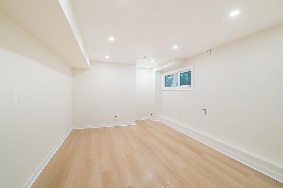 1139 Heritage Boulevard North Vancouver, BC - 35
