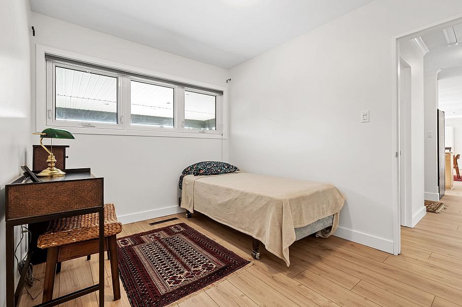 1216 Pinewood Crescent North Vancouver, BC - 22