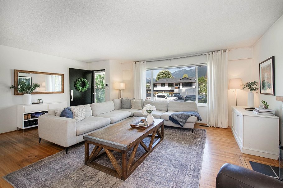 361 W 19th Street North Vancouver, BC - 5