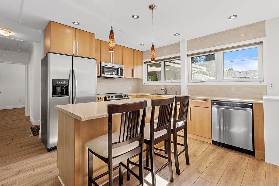 1216 Pinewood Crescent North Vancouver, BC - 5
