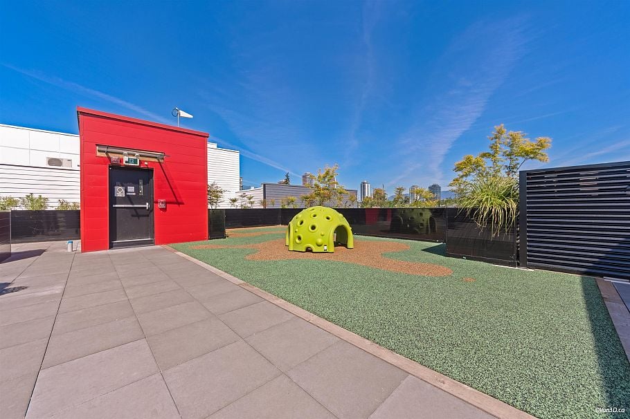 302 6485 Manitoba Street Vancouver, BC - 32