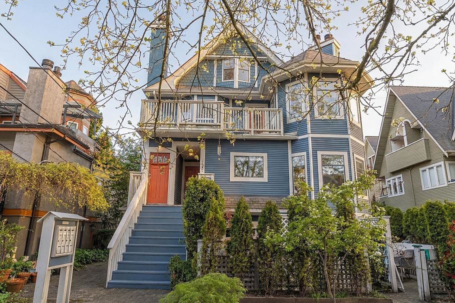 2427 W 6th Avenue Vancouver, BC - 1