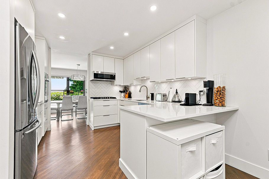 5723 Owl Court North Vancouver, BC - 11