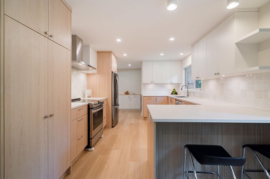 1139 Heritage Boulevard North Vancouver, BC - 1