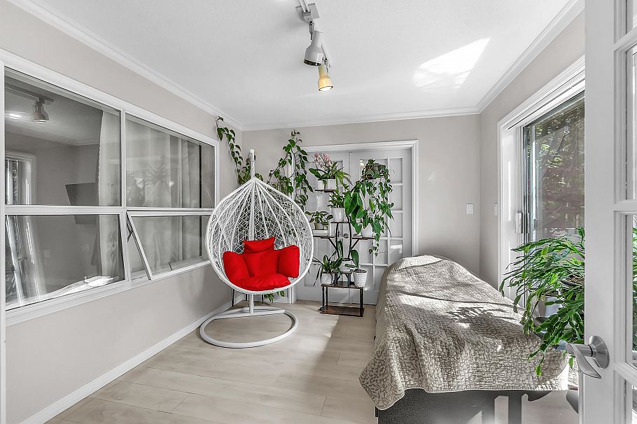 207 1500 Ostler Court North Vancouver, BC - 16