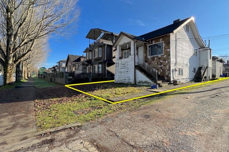 3006 E 25th Avenue Vancouver, BC - 1
