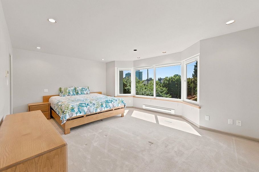 305 E 17th Street North Vancouver, BC - 20