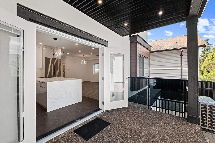 812 Montroyal Boulevard North Vancouver, BC - 9