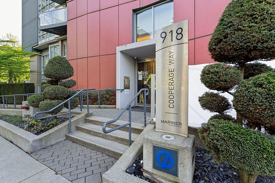 2106 918 Cooperage Way Vancouver, BC - 2
