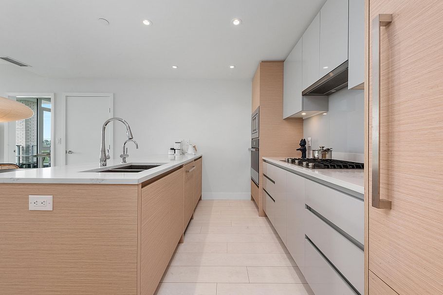 560 8575 Rivergrass Drive Vancouver, BC - 10