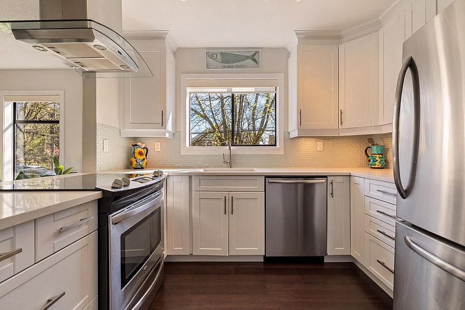 2427 W 6th Avenue Vancouver, BC - 5