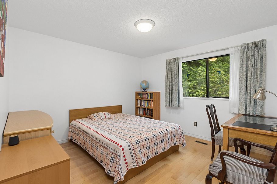 5609 White Pine Lane North Vancouver, BC - 25