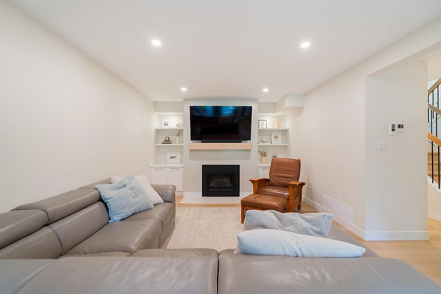 1139 Heritage Boulevard North Vancouver, BC - 2