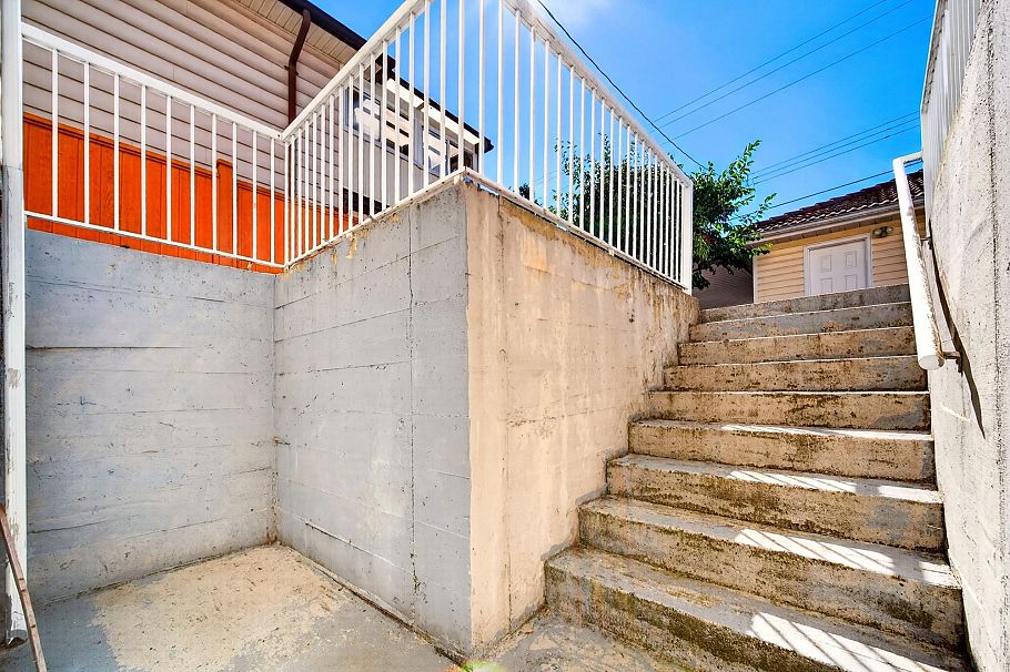6673 Gladstone Street Vancouver, BC - 32