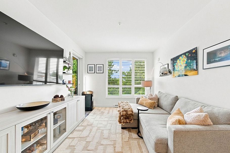 401 1327 Draycott Road North Vancouver, BC - 10