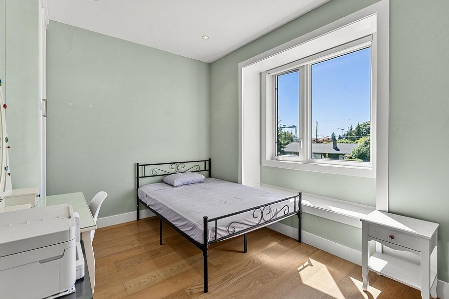1324 W 15th Street North Vancouver, BC - 17